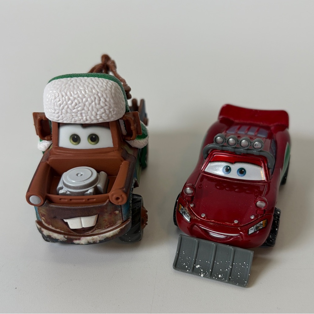 Disney‎ Pixar CARS Holiday Snow Plow Lightning McQueen & Mater Die-Cast Car